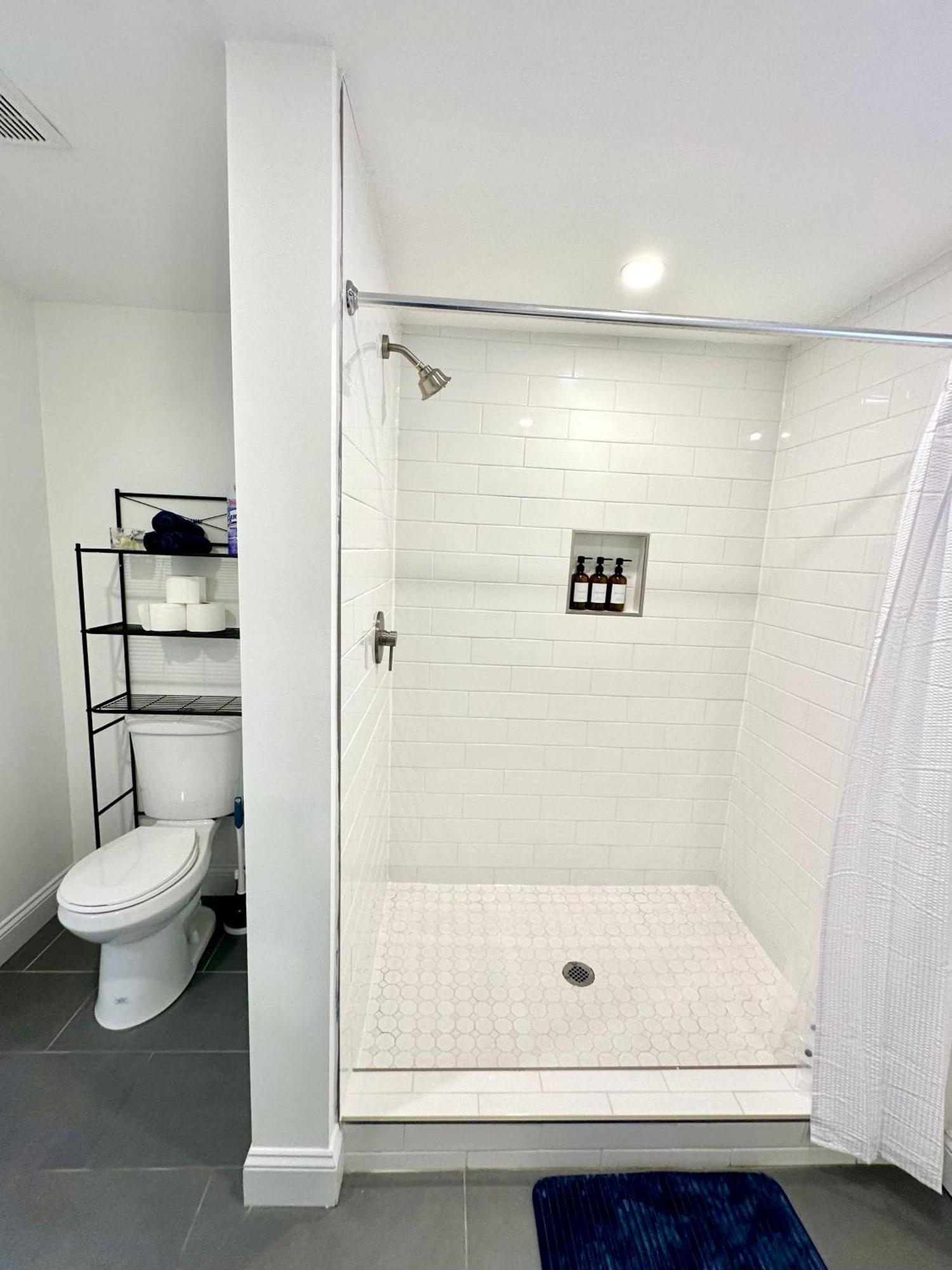 شقة Stylish 1 Bed - 5 Min Walk To Metro, Free Parking! واشنطن المظهر الخارجي الصورة