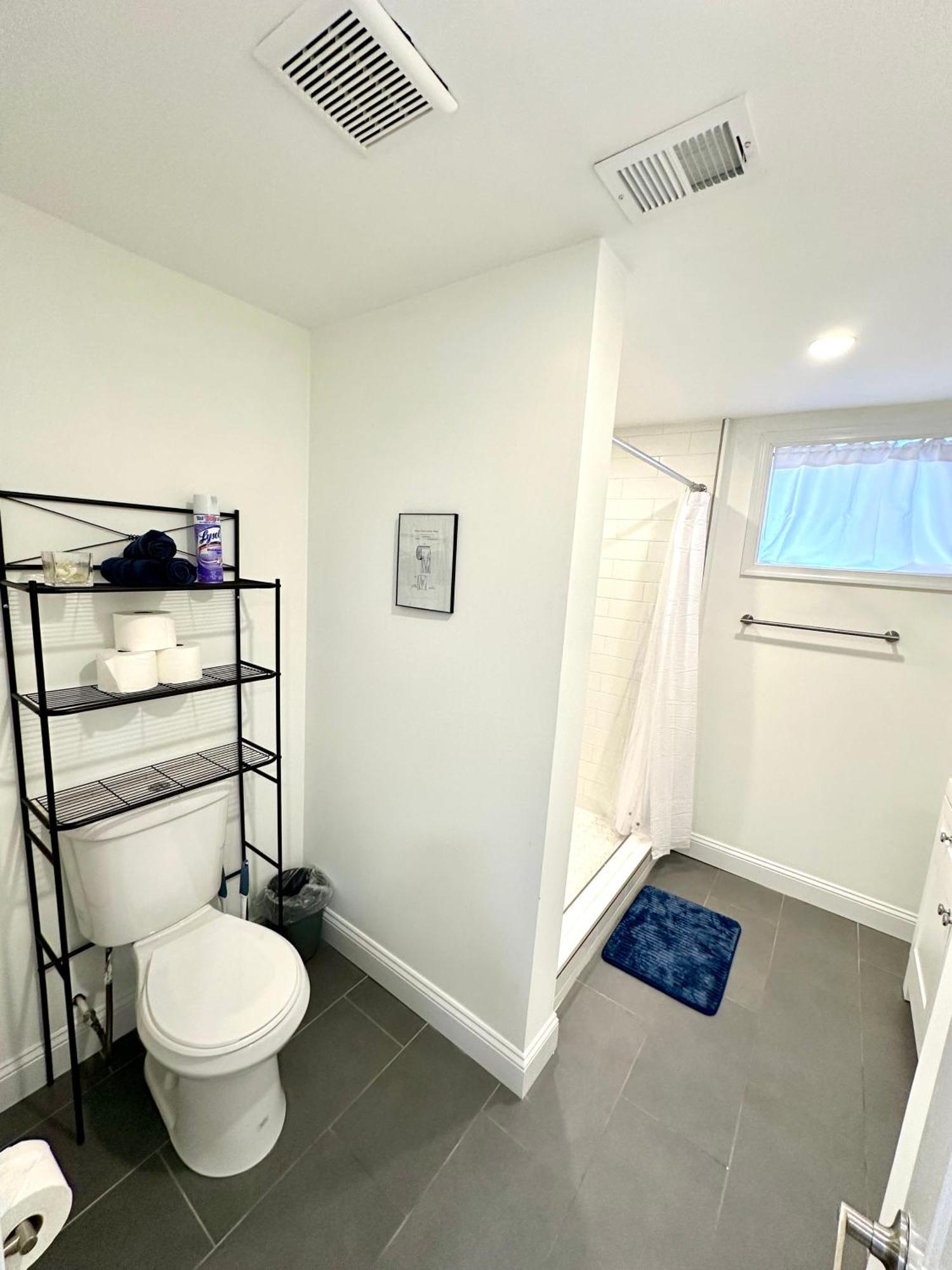شقة Stylish 1 Bed - 5 Min Walk To Metro, Free Parking! واشنطن المظهر الخارجي الصورة