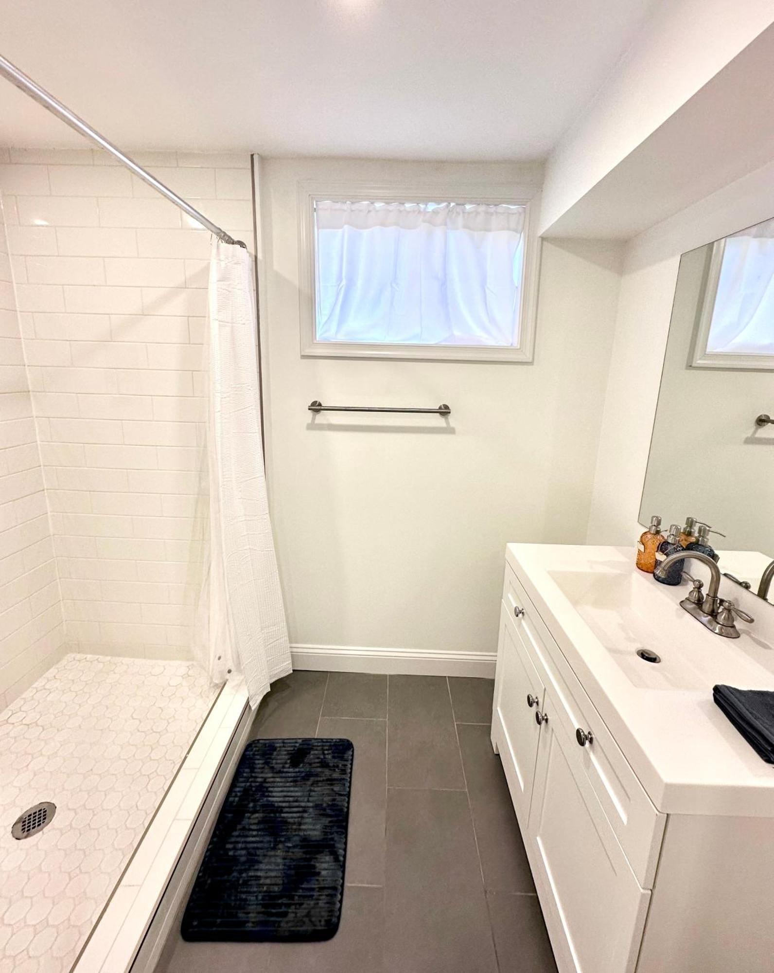 شقة Stylish 1 Bed - 5 Min Walk To Metro, Free Parking! واشنطن المظهر الخارجي الصورة