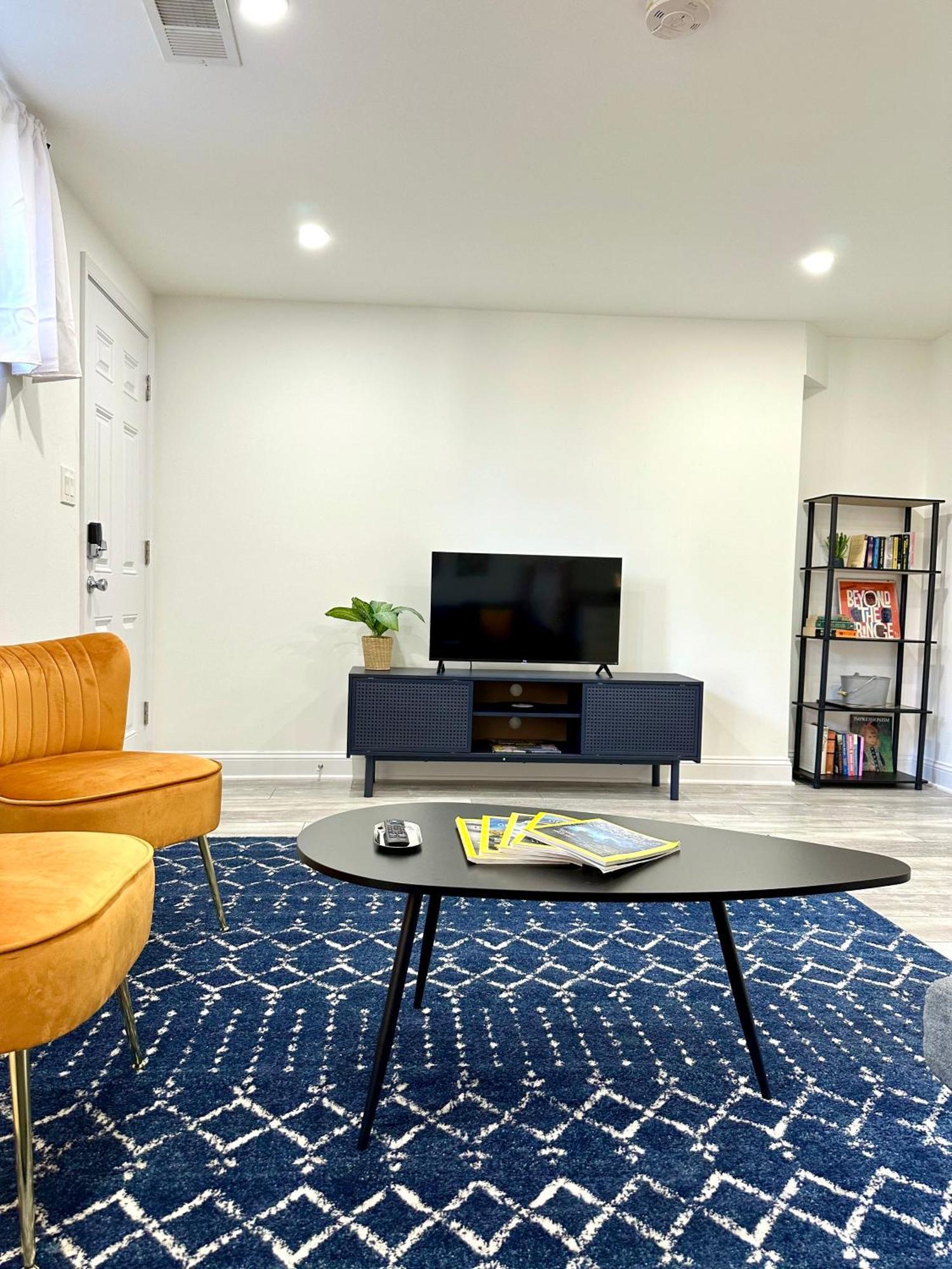 شقة Stylish 1 Bed - 5 Min Walk To Metro, Free Parking! واشنطن المظهر الخارجي الصورة