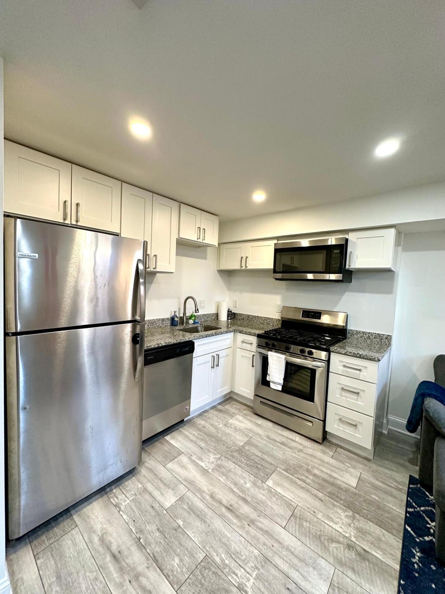 شقة Stylish 1 Bed - 5 Min Walk To Metro, Free Parking! واشنطن المظهر الخارجي الصورة